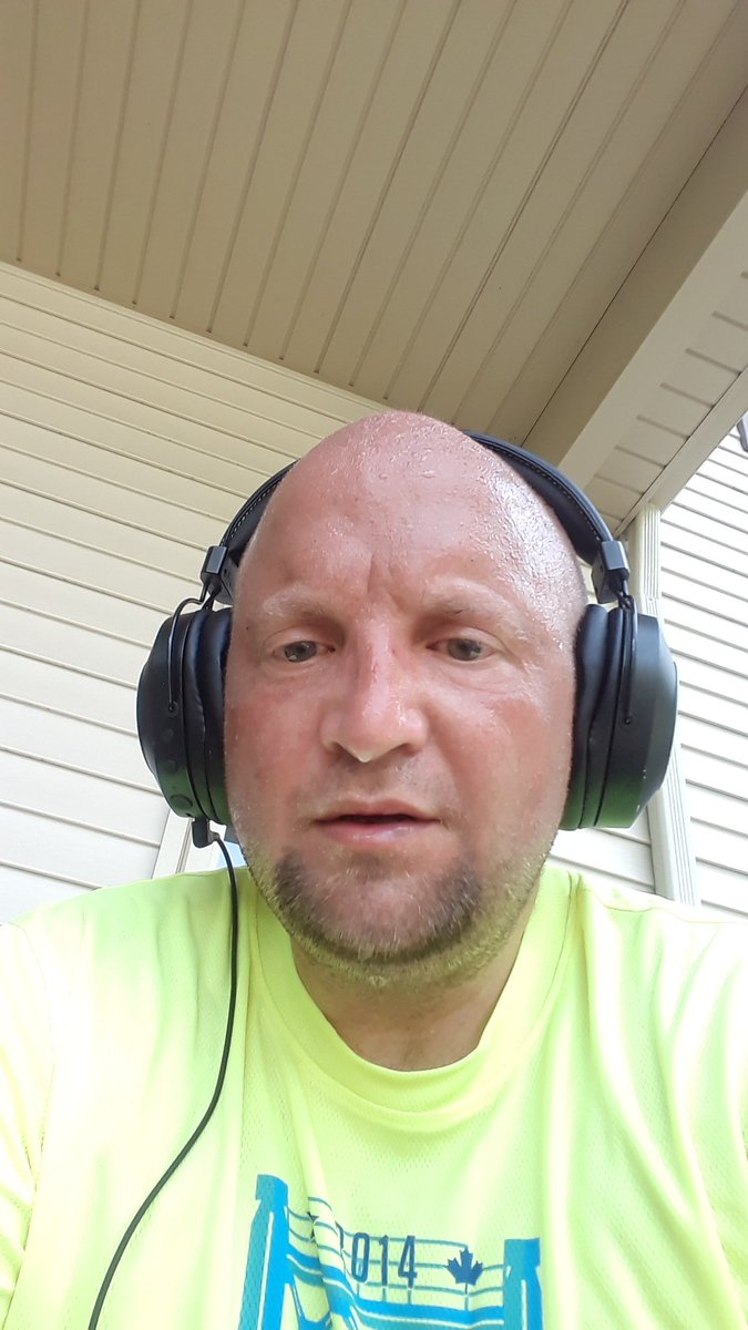 Coach_Buscemi's tweet photo. 3.3 miles in about 30 minutes. Would be a lot easier if I was like 30 lbs. lighter. Will do 3.6 miles on Tuesday. Got a little routine going, let's see how long we can keep it up. https://t.co/6ispn2YOhR