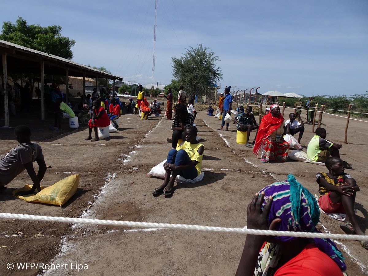 Refugees at the Kakuma camps,  #Kenya, wait for their  @WFP food rations  while maintaining -> distancing measures to reduce the risk.  #WithRefugees    @WFP_Canada