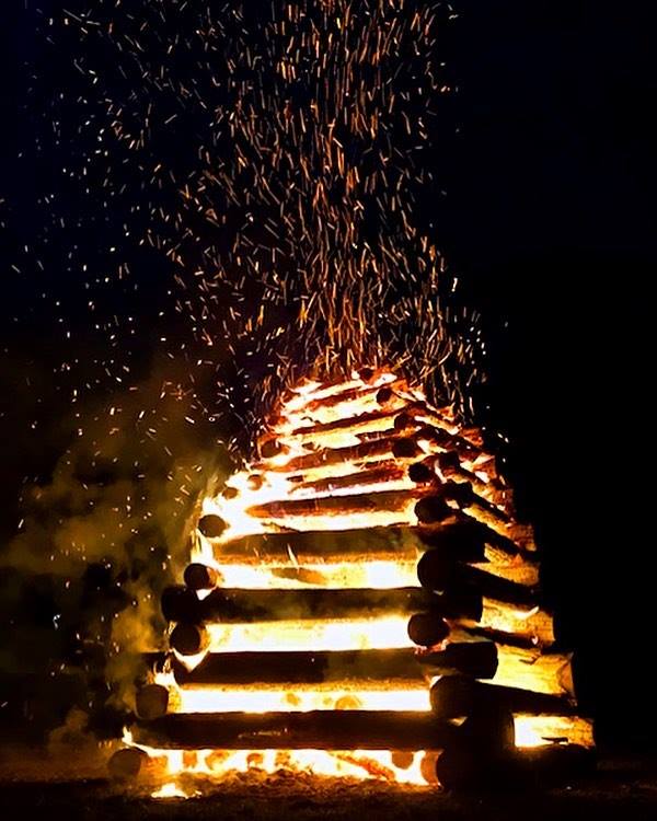 At the same time Slavic word Kres, Krijes, Kris means "fire" but also "ritual summer solstice bonfire" representing the sun's fire...Looks very much like Croesus's pyre...  http://oldeuropeanculture.blogspot.com/2018/09/slavic-pyramids.htmlProbably a coincidence...