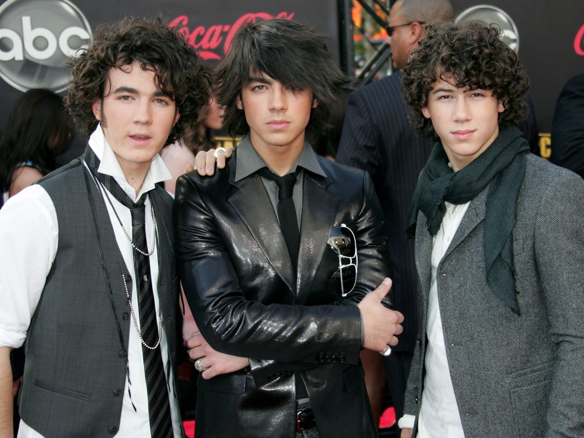 November 18, 2007: Miley and the Jonas Brothers took a break from their tour to attend the American Music Awards. It’s widely speculated that this was the event which inspired the “high heels, red dress” line in Burnin’ Up.