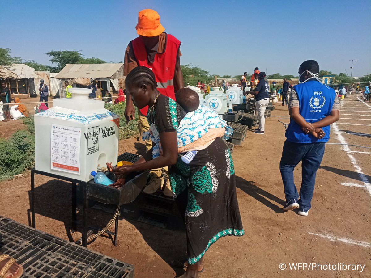  hand washing stations are set up in Kakuma Camps,  #Kenya, before entering the  @WFP food distribution center.  #WithRefugees    @WFP_Canada