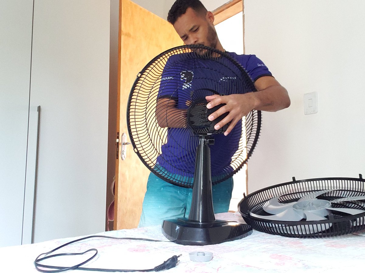 Seguimos aqui, vendo o que pode atrapalhar nosso lado. Vi que o ventilador meio empoeirado e dei um trato. Justamente pra não dar chance ao azar, hein tribo? Vamo que vamo.