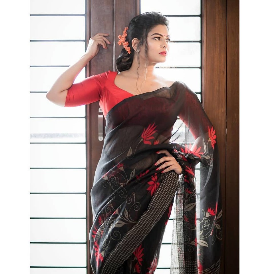 Trendly_In's tweet photo. Red Hot And Most Beautiful @maheswarichanak 

For More Swipe ➡️

#Maheswari #Actress https://t.co/1yK0SnAp1U