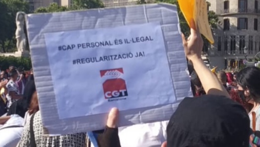 CGTBarcelona's tweet image. Avui reclamem #RegularitzacioXTotes #RegularizaciónYa i hem cridat juntes un altre cop #CapPersonaEsIlegal #LeyExtrangeria mata gente cada dia! #CiesNoSeAbren #StopDeportacions 
És una qüestió d #DDHH  #JusticiaSocial #ClasseObrera
#DiaMundialPersonesRefugiades #RefugeeDay