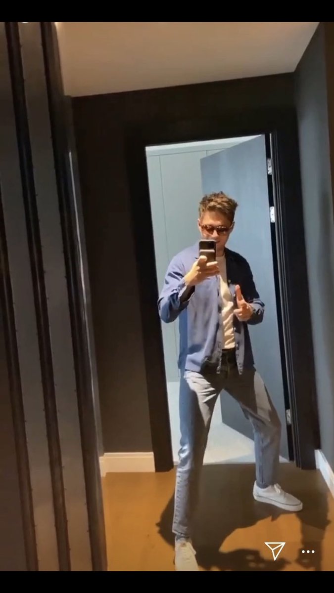 9/10-the energy in the video is amazing-very good finger gun posing- the outfit>>>>> -THE GLASSES ??? HELLO THIS ONE IS JUST AMAZING I LOVE