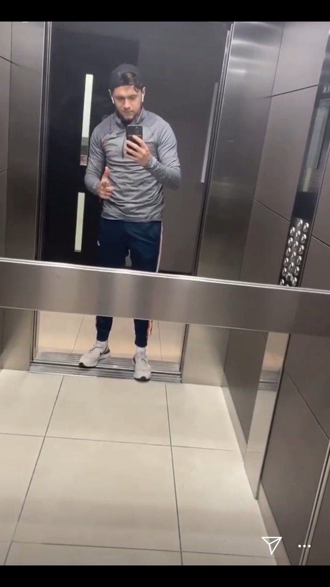 3/10-not a fan of this one at all-the energy is not there. go king give us nothing!! -he looks sad in this one and it just makes me sad :( -but he still did it for us- the snap back gives it extra points tho