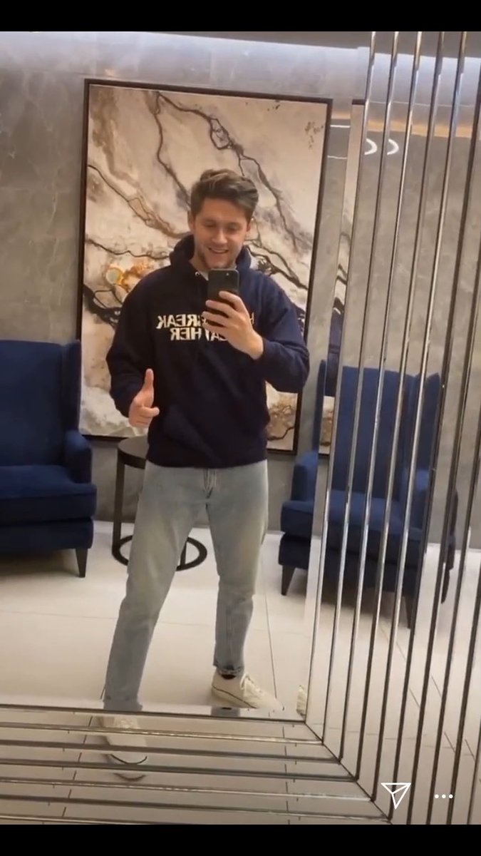8/10-GET THAT SELF PROMO KING!!! -this look is everything to me, he looks so comfy and soft -his hair in this just looks amazing well done niall