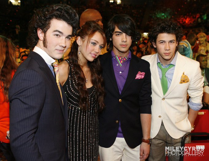 March 29, 2008: Miley Cyrus and the Jonas Brothers attended the Kids’ Choice Awards. They were photographed together but did not seem to interact.
