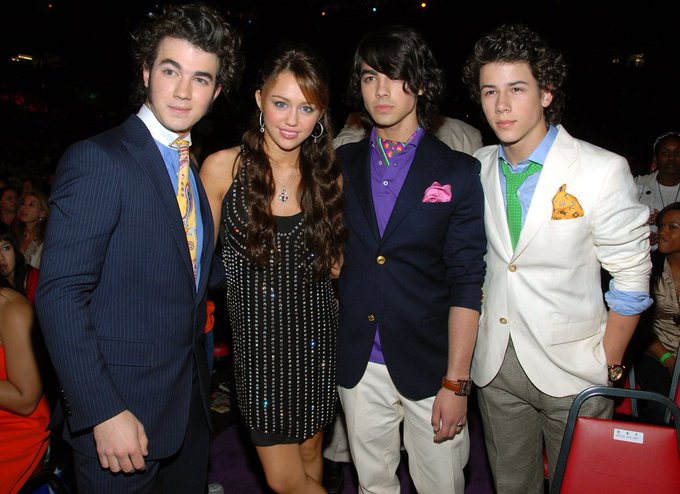 March 29, 2008: Miley Cyrus and the Jonas Brothers attended the Kids’ Choice Awards. They were photographed together but did not seem to interact.