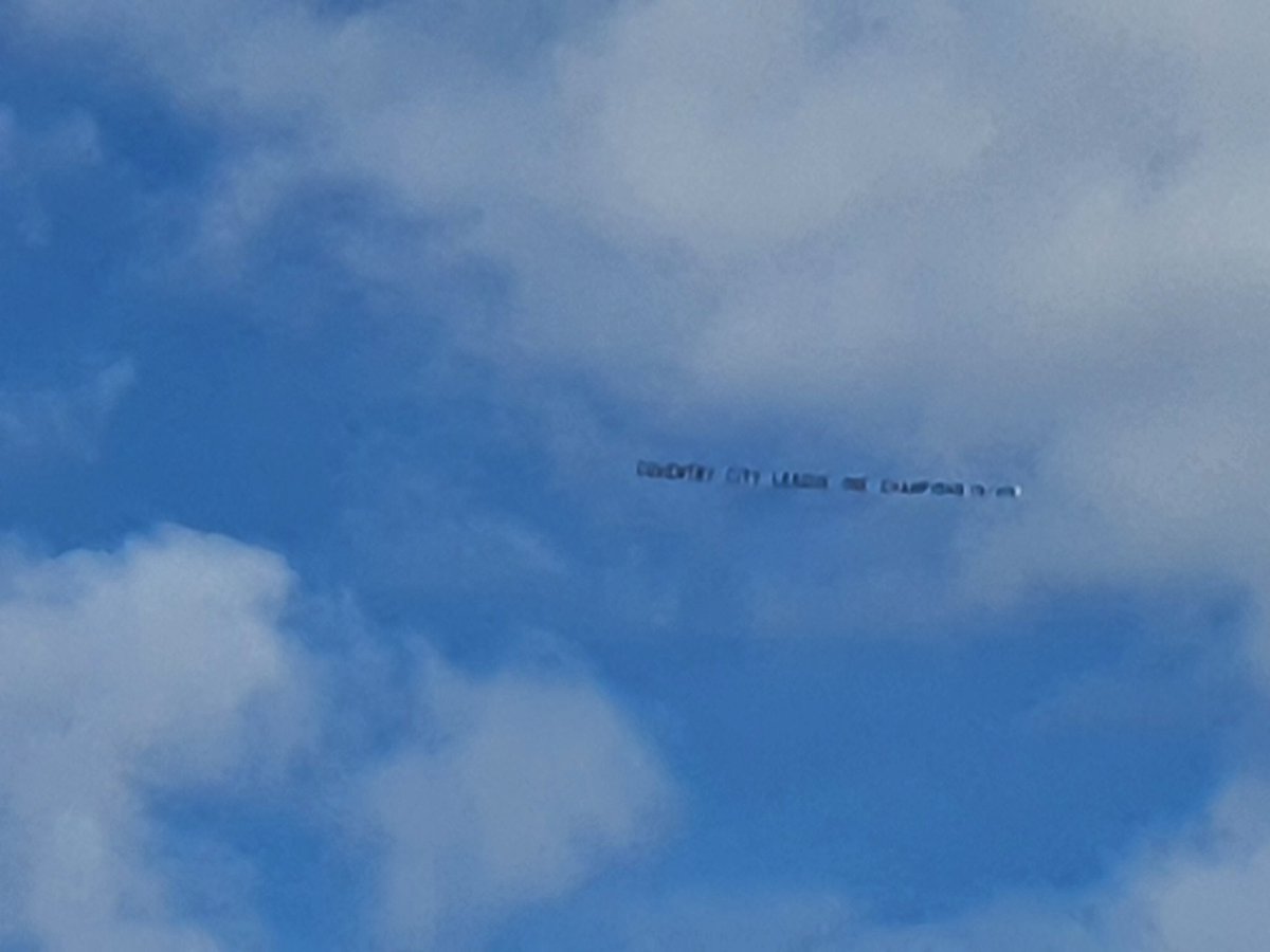 hazelrobbins's tweet photo. @Coventry_City This made us so HAPPY!! #PUSB  #warwickflyover https://t.co/J5rDZgP3KT