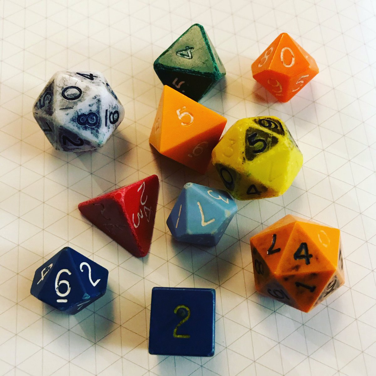 FreddieKluth's tweet image. D&amp;amp;D 1st edition dice came with a white crayon to color in the numbers.  For the d20 it had numbers 0-9.  You had to use a magic marker to color in the triangles to indicate 11-20!  #dnd #firstediton #advanceddnd