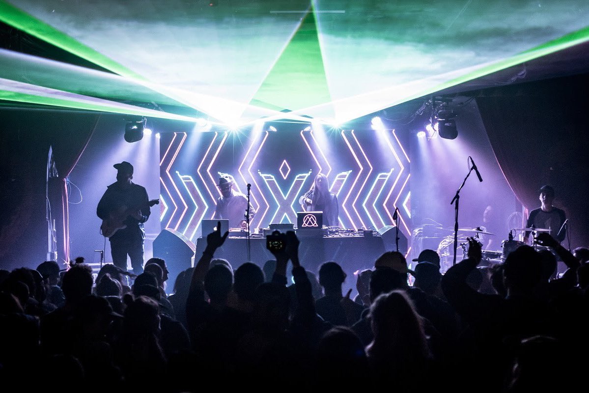 Full band set tonight LIVE from @knewconsciousgallery 9:45pm MST ! First time back on a stage playing music with friends in a hot minute.... full production + lots of brand new tracks👅Join us on my Facebook page or tune in through the knewconcious Twitch or YouTube pages