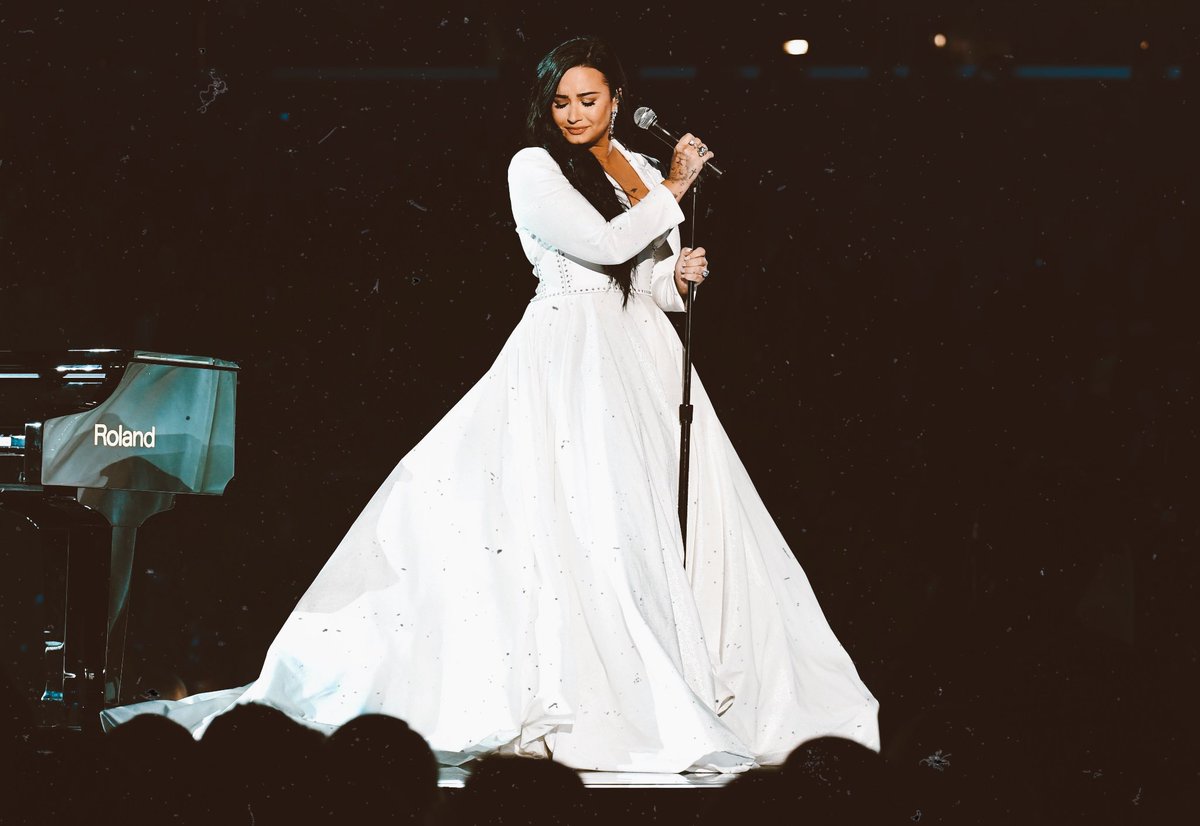 projeto_lovato's tweet photo. Imaginem que perfeito seria se isso acontecesse ANYONE DESERVES A GRAMMY https://t.co/EGteY0D9iW