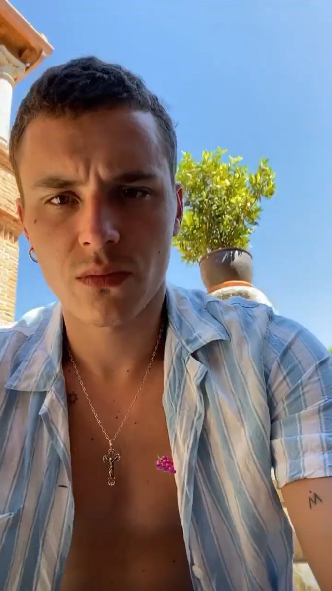 whoevenisjc's tweet photo. ARON PIPER SERVING LOOKS ON IG 🥰 https://t.co/YsgcOfymA8