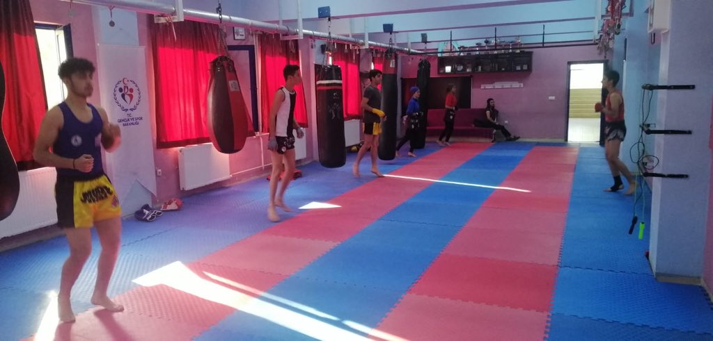 📍Bitlis-Tatvan Spor Salonu

Muay-Thai Antrenmanlarına Kaldığımız Yerden Devam Ediyoruz. Sosyal Mesafe+Hijyen İle Sporcu Fabrikamız Durmadan Çalışıyor. 👏💪🥊☺️
#SporcuyuzBiz
#SosyalMesafeliAntrenmanlar

<a href="/kasapoglu/">Dr. Mehmet Kasapoğlu</a> <a href="/hamzayerlikaya/">Hamza Yerlikaya 🇹🇷</a> <a href="/GSBsporgm/">Spor Hizmetleri Genel Müdürlüğü</a> <a href="/mehbaykan/">Mehmet Baykan</a>