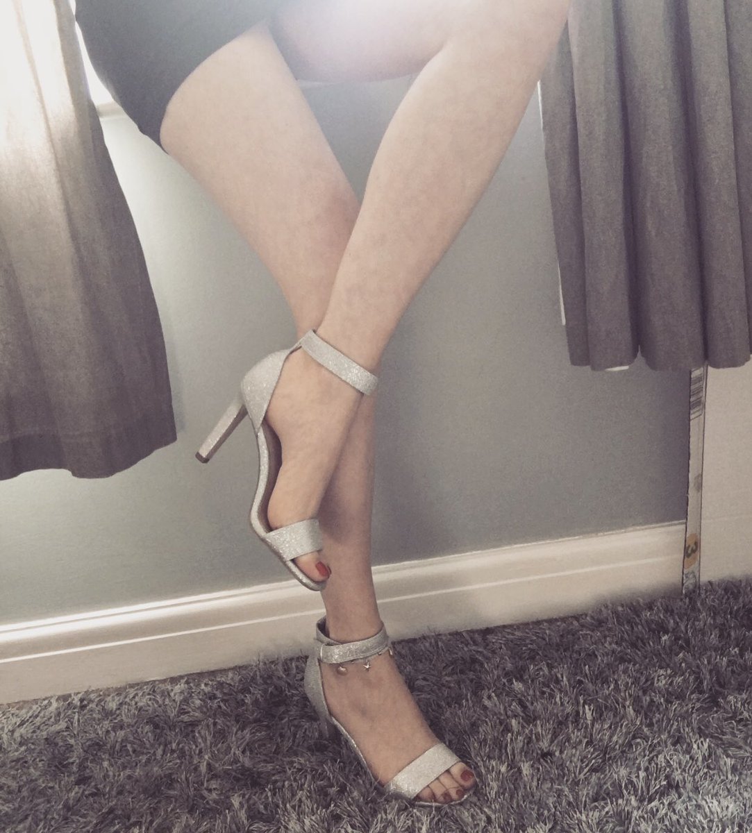 I haven’t been posting as often as I’ve been busy, but I’m still here to respond to your DM inquiries as always ☺️

Here’s one from an older collection for you to feast your eyes on 😉💜

#footfetish #heelsfetish #sexyfeet #prettyfeet #sexylegs #highheels #prettytoes #sexytoes