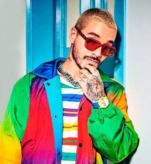 SoyCaro7's tweet photo. Reto a que hagan 30 comentarios y 50 RT con la frase KENIA OS X J BALVIN https://t.co/O5AeD0lszw