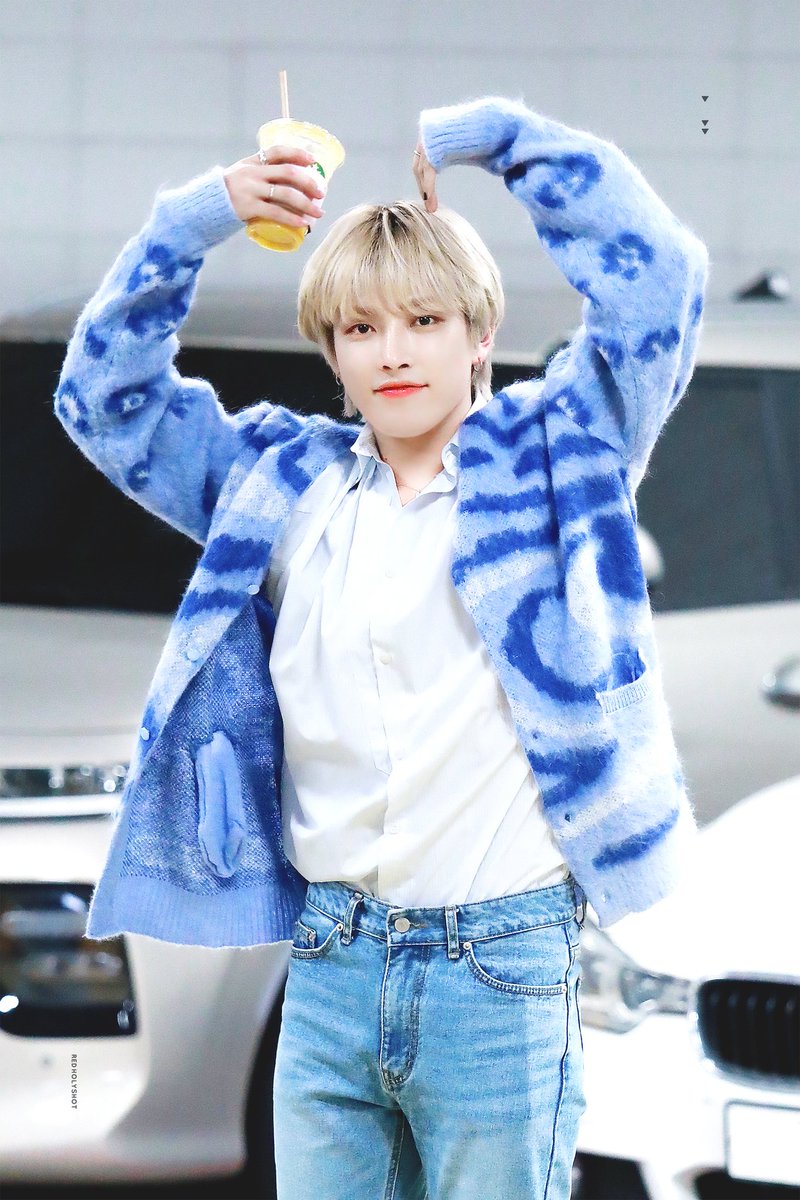 A thread of Kim Hongjoong spreading love in tiny