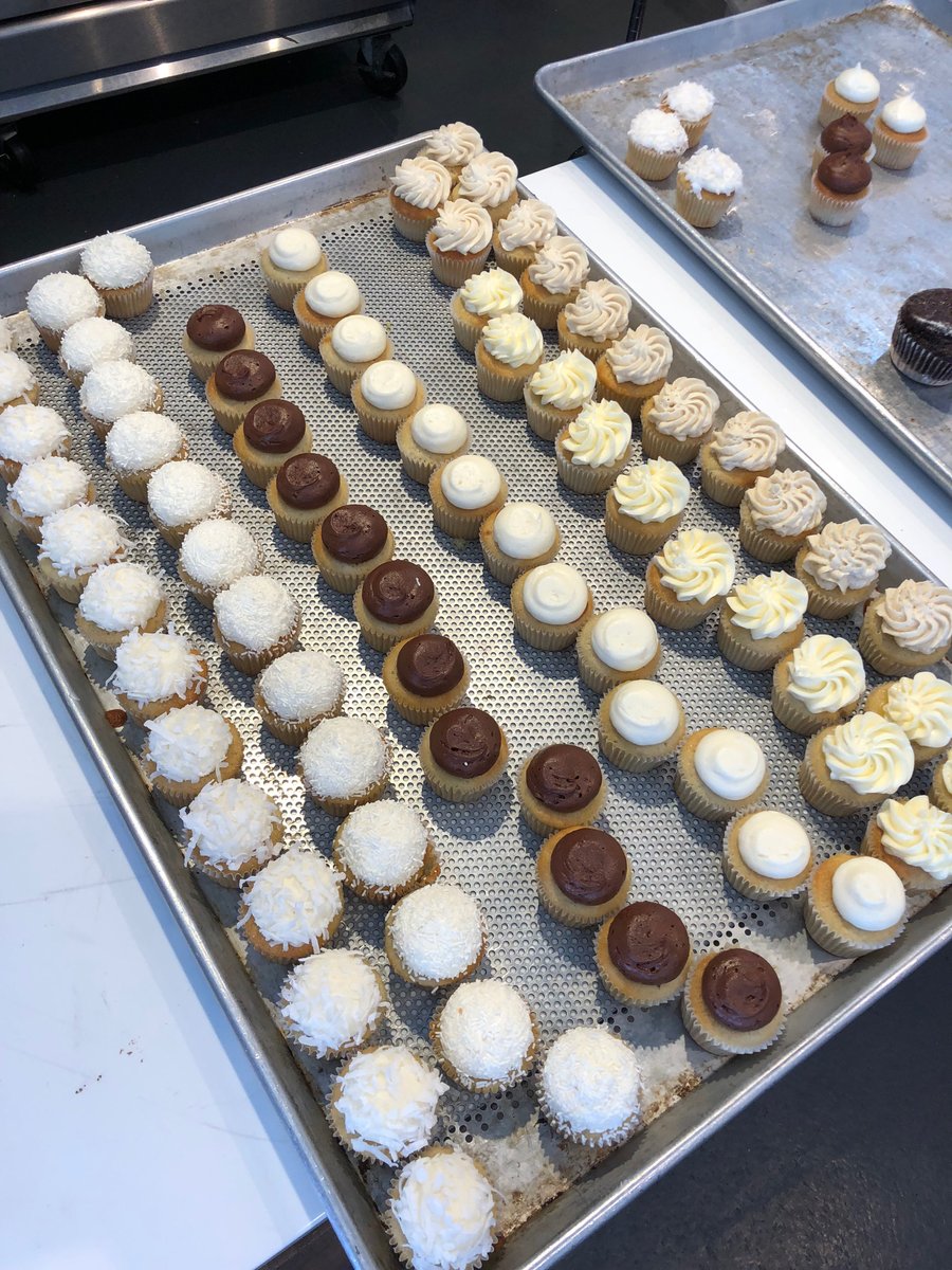 Psst, did you know we have gift cards available for purchase?  🙌  Send the gift of hand-selecting a sweet treat from our menu! Click to order today: karascupcakes.com/order #KarasCupcakes #TheSanFransiscoSweet
