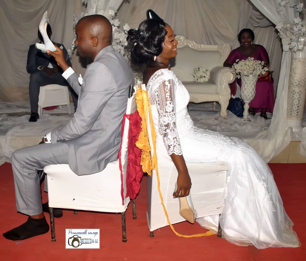 mc_loaded_'s tweet photo. My definition of who you are is doing what you have passion in, what keeps you happy and going and you're definitely a fulfilled man/woman...
#ThrowbackWedding
#MilitaryWedding
#DancingMC
#ClassicCompere
#LoadedEngager
#TheEventMan https://t.co/ShZRQIigtY