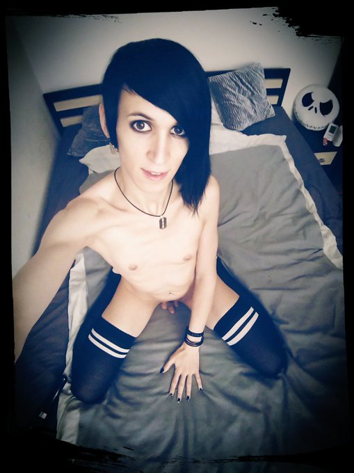Meow? Selfie from last night cam show :P https://t.co/HeVeanQuAZ