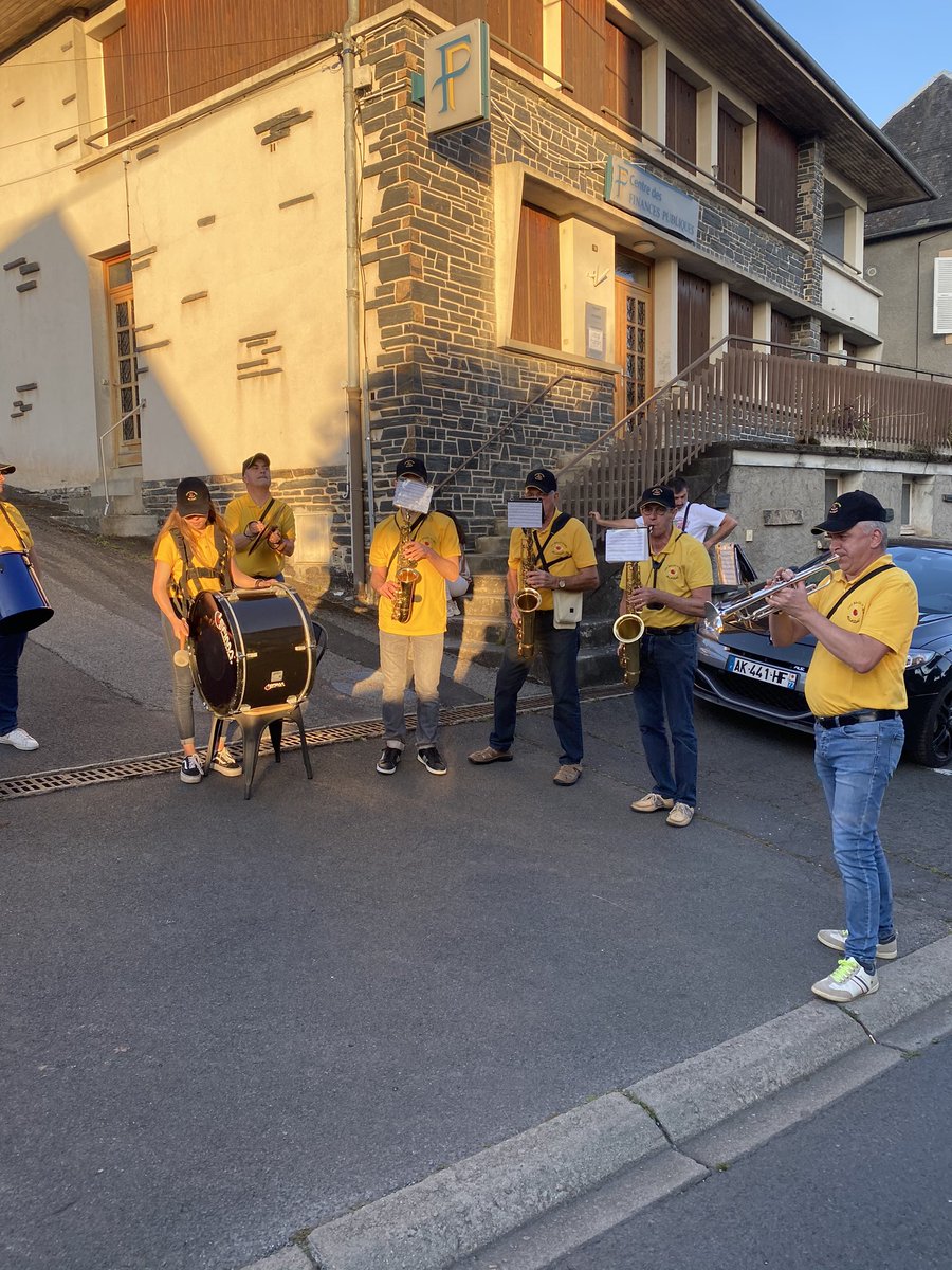 AngelineLanoue's tweet photo. Que de parcours depuis 3 ans, merci @PoumeyrolRemi  @Orchestreecole @ballesonez @EMPAllassac19, d’avoir fait découvrir la musique a nos enfants https://t.co/p1Gf2wgqEA