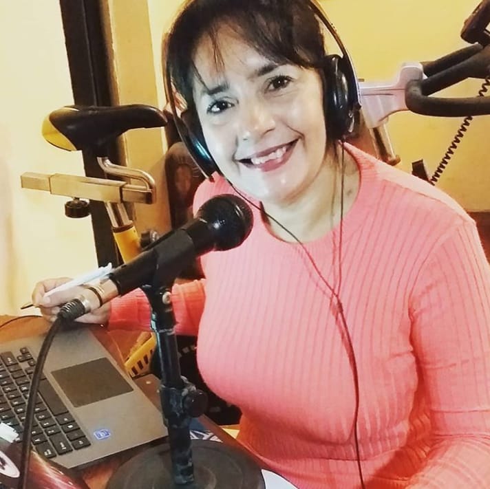 OjosOlmos's tweet photo. Holaa Eli!!! @Elitta32Cabrera  Muy feliz cumpleaños.🎼🎵🎵🎊🎉🎉🎁🎈🎈🎈🍰🎂🎂🎂🙋‍♀️😘 Que pases esta vuelta al sol Con lis afectos y flia!! Te mandamos un inmenso Abrazo virtual  todas las Alvaristas.@aj_olmos Gracias por tu humildad, tu generosidad y cariño.Abrazo grande🤗❤️‼️ https://t.co/XeIdjiqV4Y
