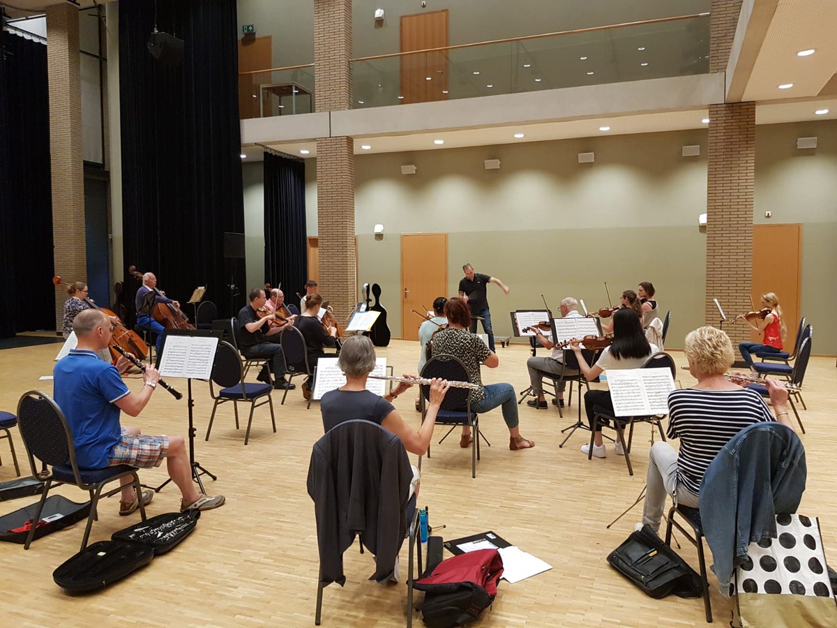 RSOtweets's tweet photo. Ook zo klaar met alleen studeren? Wij mogen weer! Vanmorgen weer eerste tutti-repetitie gehad met Mendelssohn.
Zoals te zien kunnen we zeker nog musici gebruiken #viool #altviool #cello #ridderkerkssymfonieorkest #symfonieorkest #ridderkerk #orkest #vacature #muzikantengezocht https://t.co/cuu0itDD11