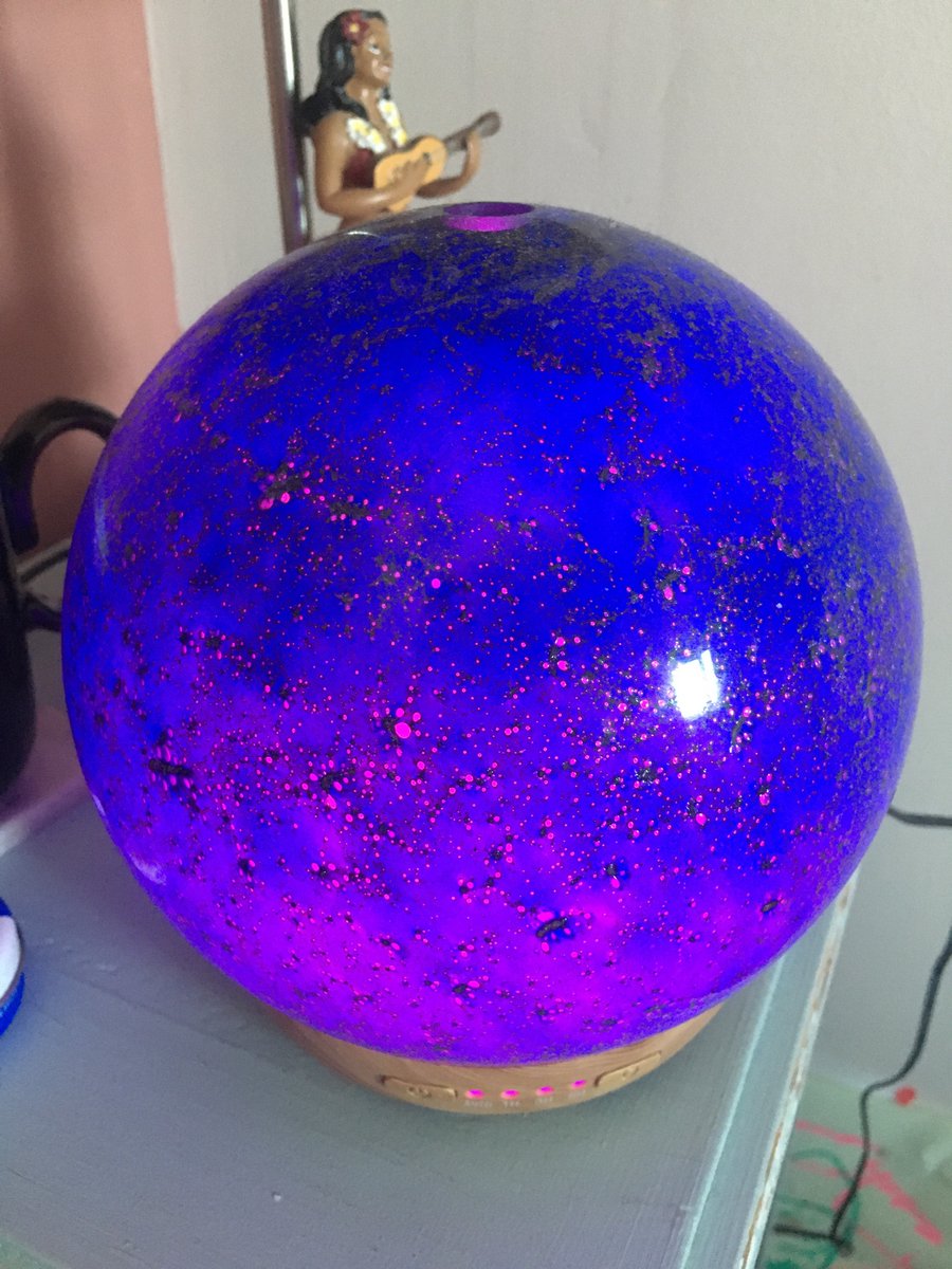ZoeMackenzie92's tweet photo. @covid_comedy @BeavertownBeer We bought a diffuser thing after week 2 at the Covid Arms when @tomallencomedy did the perfect sales pitch 👌 https://t.co/kzuQhhpRGL