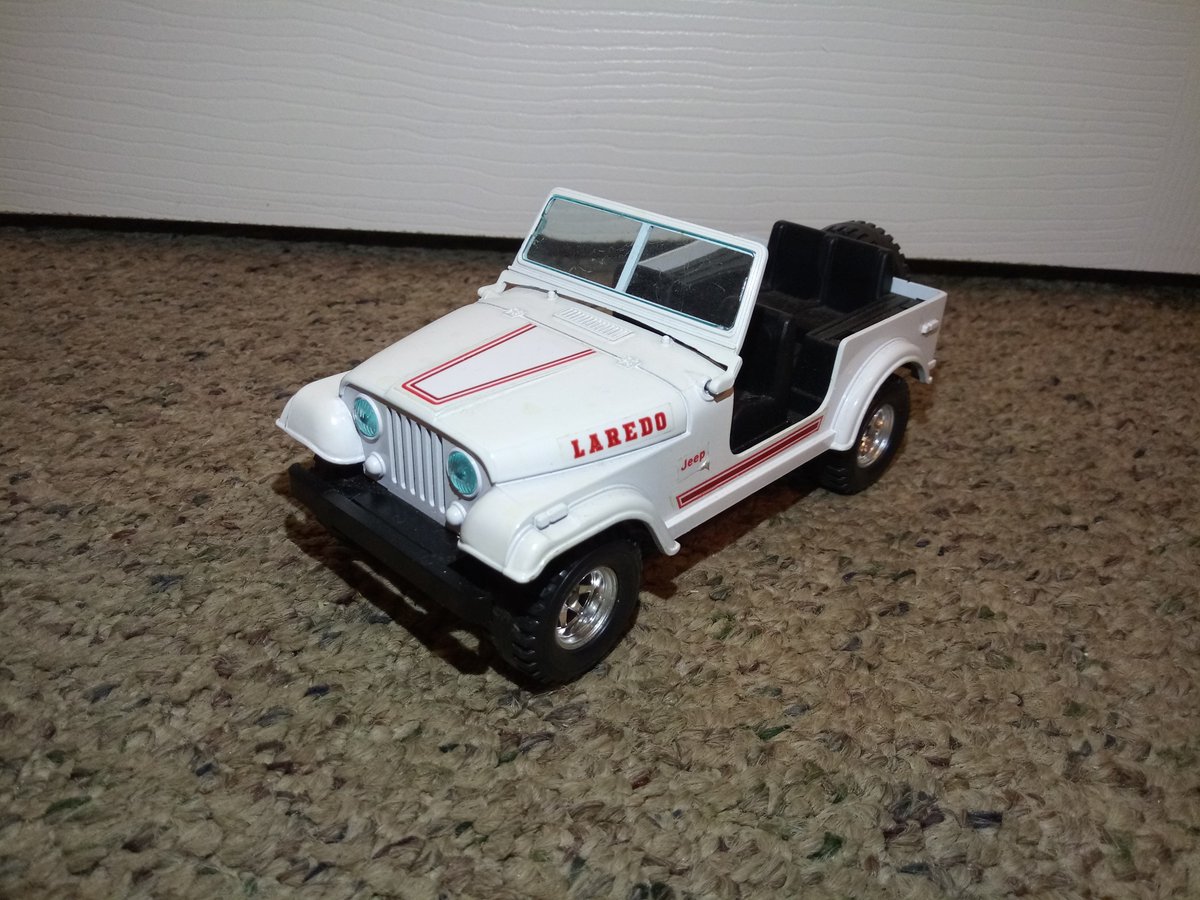 CaraparC's tweet photo. Part of my diecast collection:

1:24 Bburago Jeep CJ-7 Laredo

#Diecast #DiecastCollection #Collection #Collectible #Vintage #VintageDiecast #VintageCollectible #Bburago #Jeep #JeepCJ #JeepCJ5 #JeepCJ7 #JeepLaredo #ClassicJeep https://t.co/JzjTxgiMbD