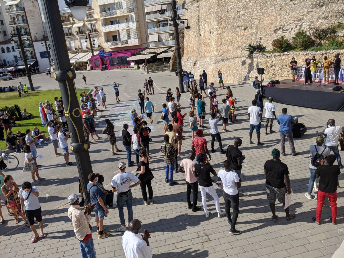 UcfrGarraf's tweet image. ✊😷 Dia Internacional de les Persones Refugiades.

Concentració a Sitges organitzada per:
@UcfrGarraf 
@UnitatvsRacisme @CoordinadoraOF @stopmaremortum

Cap persona és il•legal! @TanquemElsCIE!

#RegularitzacioXTotes