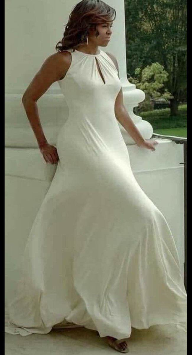 LisaBethelYoun1's tweet image. CONGRATULATIONS....DR. Michelle Obama. Since her husband has been out of office, and her children out of the house, Mrs. Obama decided to complete her PHD in law. The most educated 1st lady ever, is a Black Queen! ✊🏾RESPECT✊🏾