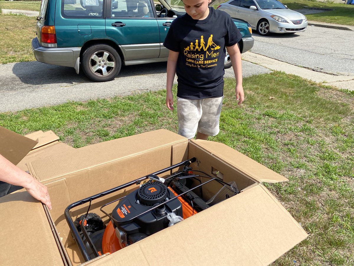 iamrodneysmith's tweet photo. Family,  please help me in congratulating Nathan from Norwich,CT on completing the 50 yard challenge by mowing 50 FREE lawns for the elderly, disabled,single parents &amp; veterans in his city. https://t.co/5B6OM2x0lu