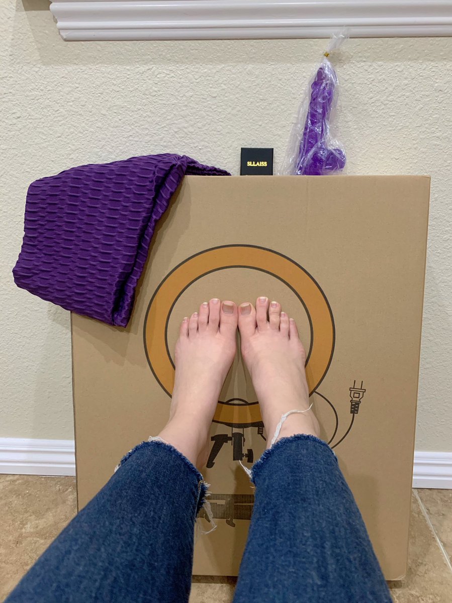 OfficialWoolf's tweet photo. I’ve been so busy being a Queen that I forgot to show you losers what was in that giant box I was gifted. Now who wants to buy a FJ video complete with flawless lighting? 😜

| footmodel ~ footfetish ~ footgoddess ~ paypig ~ barefoot ~ humanatm ~ findom ~ findomme ~ cashcow | https://t.co/vaAg0TWgMk