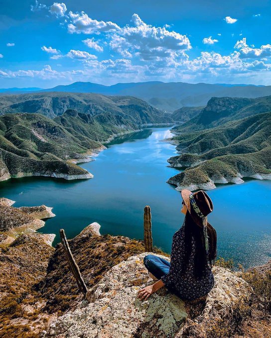 La mejor manera para encontrarse a uno mismo, es estar en la cima rodeado de la naturaleza.🌱⛰️
¿Te atreves