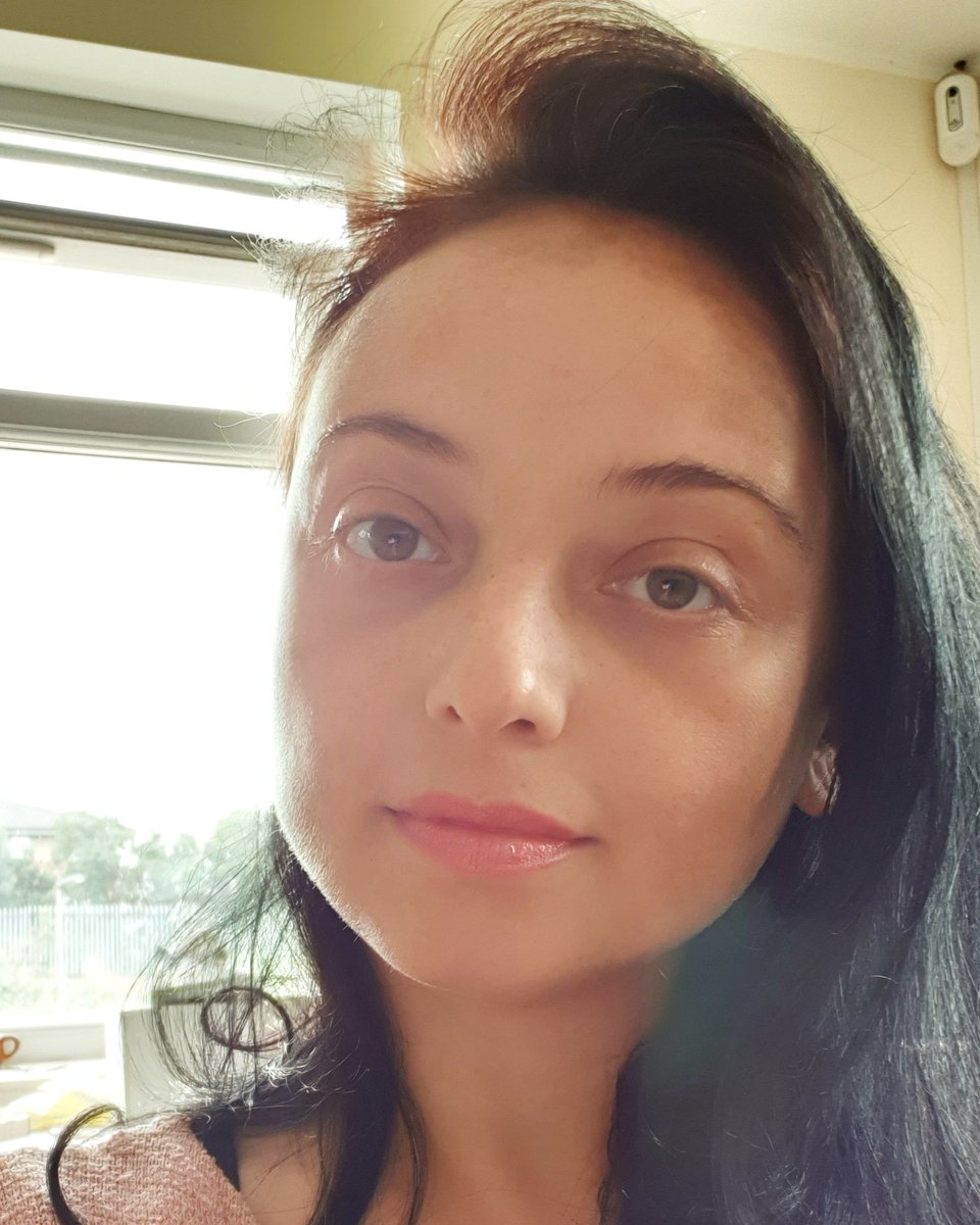 Carmen_Silva2's tweet photo. A little bit out and about wearing only some lipstick 💋🙂🙃 #onlylipstick #nomakeup #natural #bareface #happy #me #justme https://t.co/DLY3aKOd2L