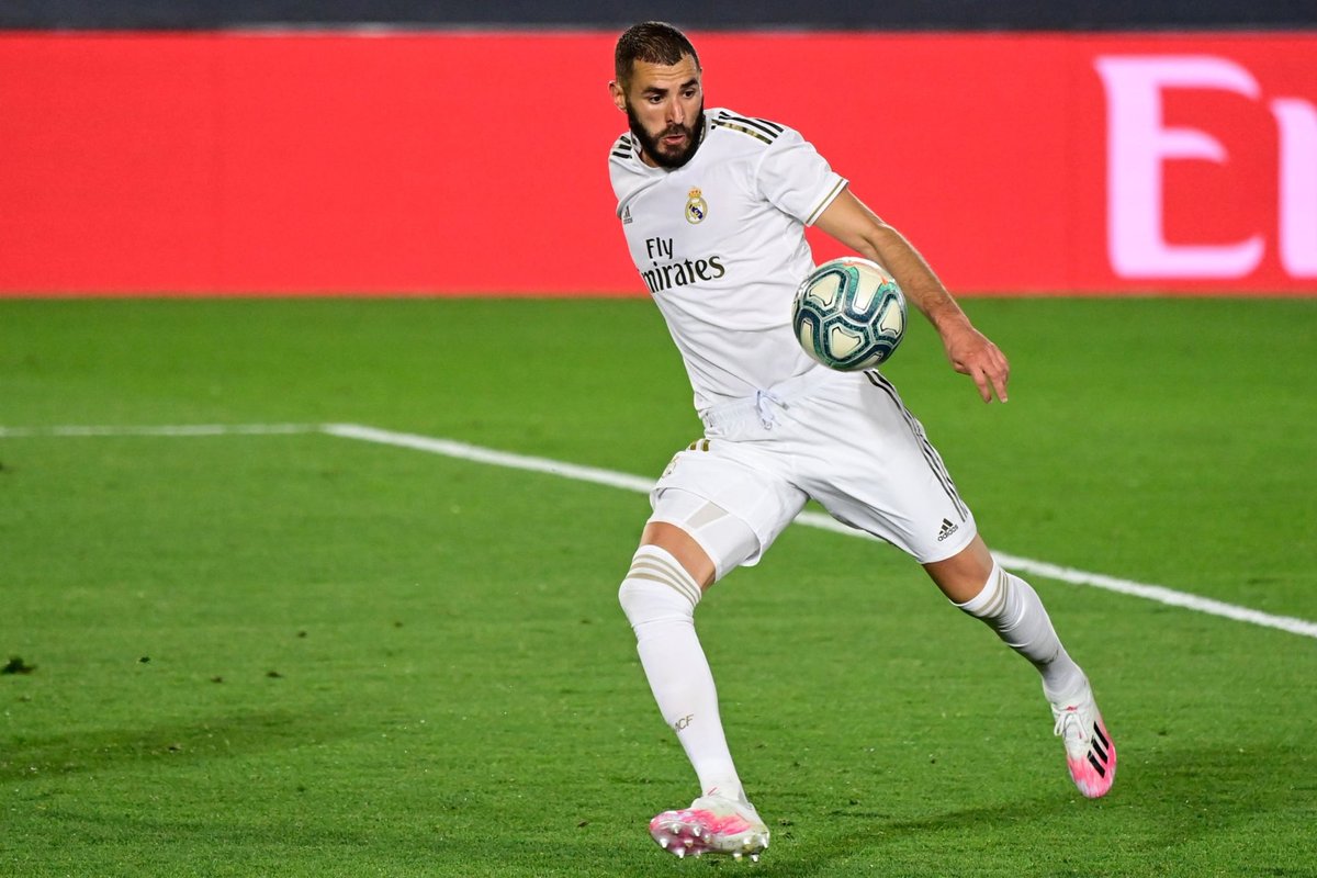 OtroFutboleroHn's tweet photo. No te puede gustar el fútbol y no gustarte a lo que juega Benzema. https://t.co/aPHyxbA2NP