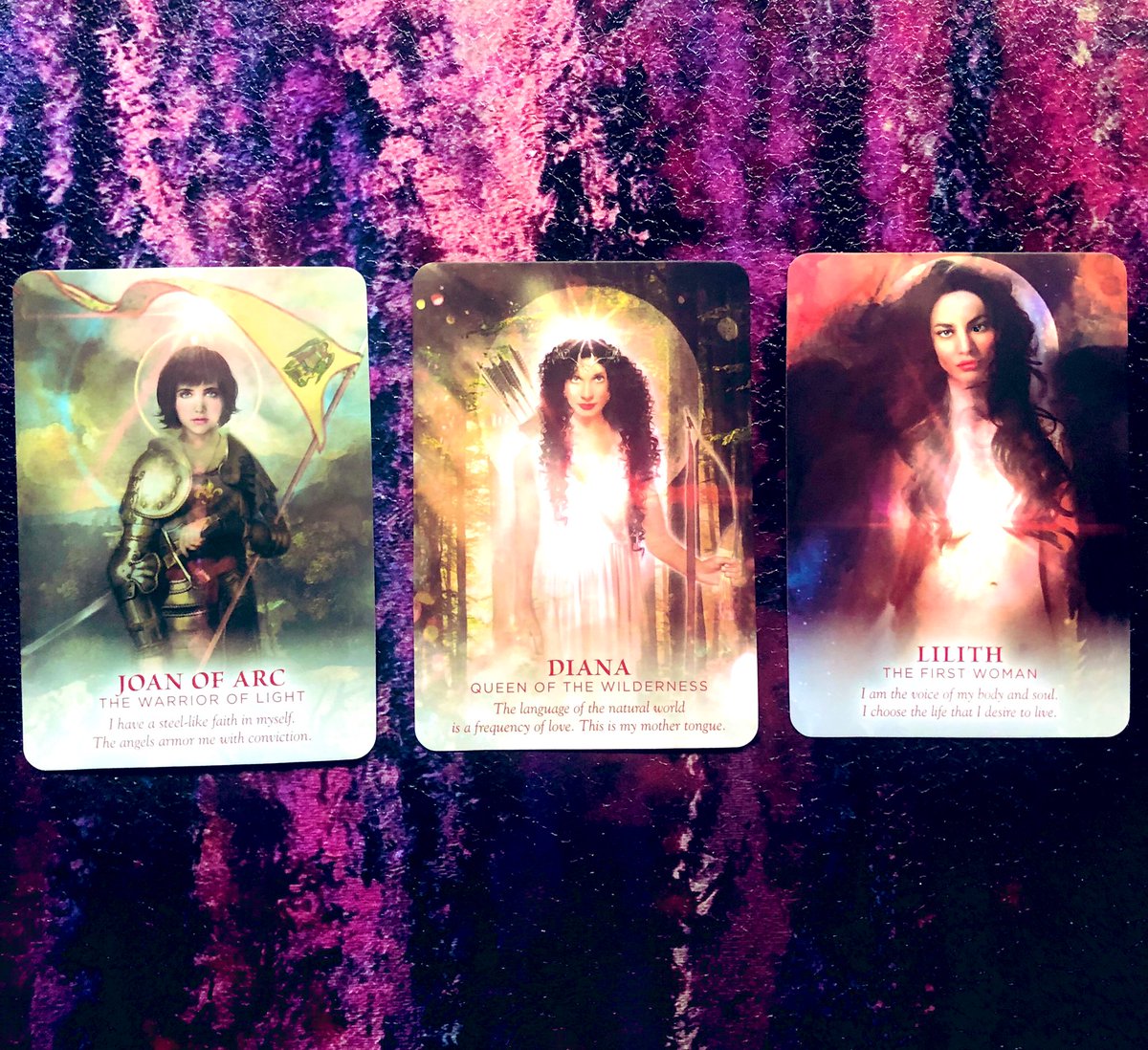 Air Trinity  Gemini • LIbra • Aquarius Here are your messages from the Divine feminine oracle for the Eclipse in Cancer