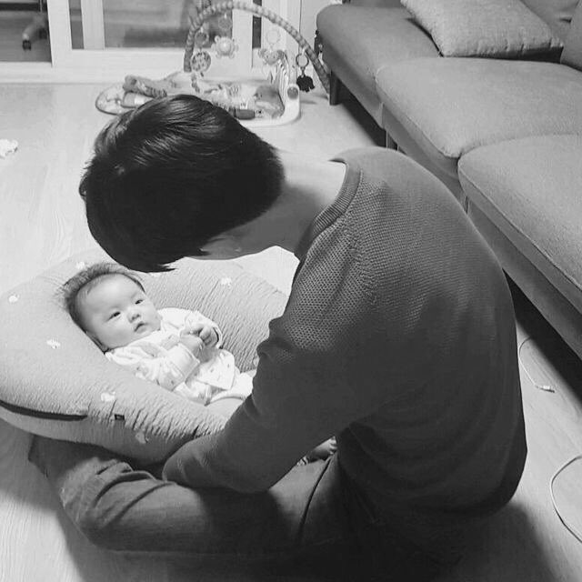 XLetxWng's tweet photo. —Vía IG:—

18/JUNIO 🖤 Celebrando en casa el primer mes del más pequeño de nuestra familia, Osi. https://t.co/cgYRVgmOOd