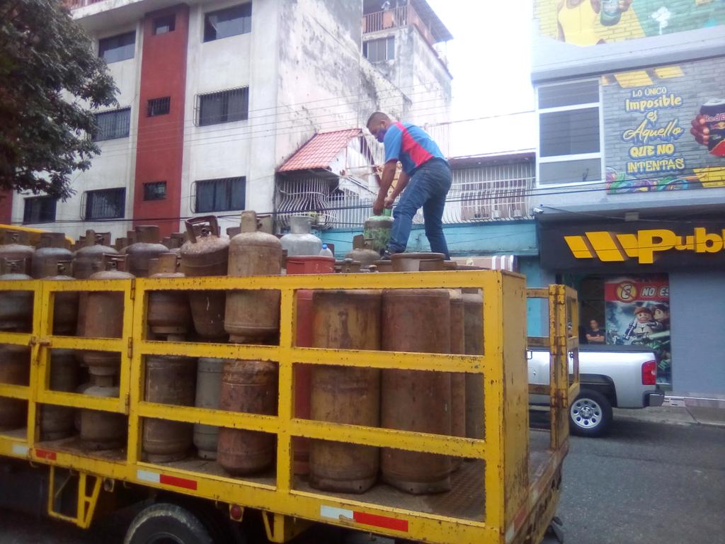 jachogn's tweet photo. La empresa Arsugas solo surte  gas solo a los empresarios del sector Santa Elena del municipio Libertador. https://t.co/yCp6qPbowR