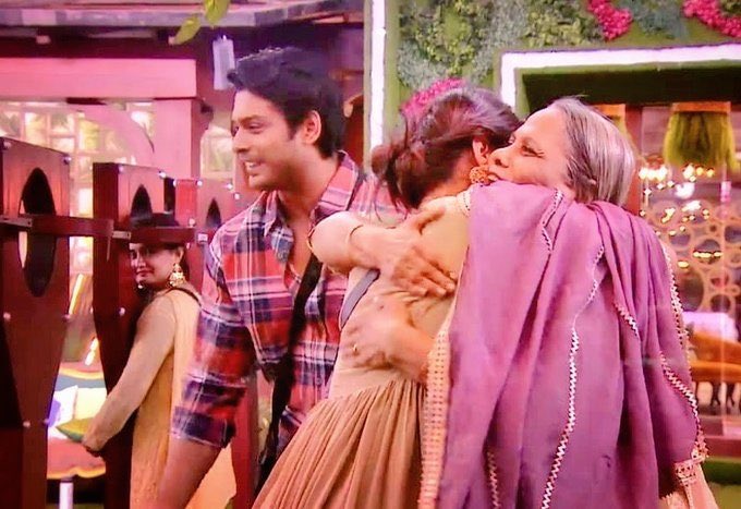  #HumareJaanSidNaaz ending this thread with aunty and Shehnaz bonding n Sidhart happiness  #SidharthShukla  #ShehnaazKaurGill  #SidNaaz  #SidNaazians  @sidharth_shukla  @ishehnaaz_gill one new picture please I hope you will accept my request 