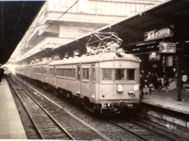 7/ Japanese cities, especially Tokyo, are another interesting example of commuter rail that developed in the 1910-40s, coupled with a strong “de-concentration” movement. As primarily “urban” services intended for daily commute, they boost an early metro-like standard.