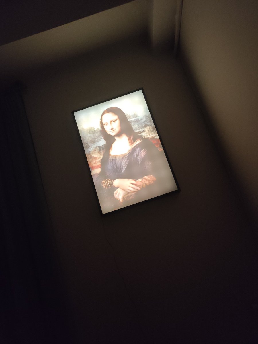 NamarPoojzi's tweet photo. Je viens de ken avec un psychiatre et la seule lumière de sa chambre c'est ça https://t.co/2xQpEWkJRT