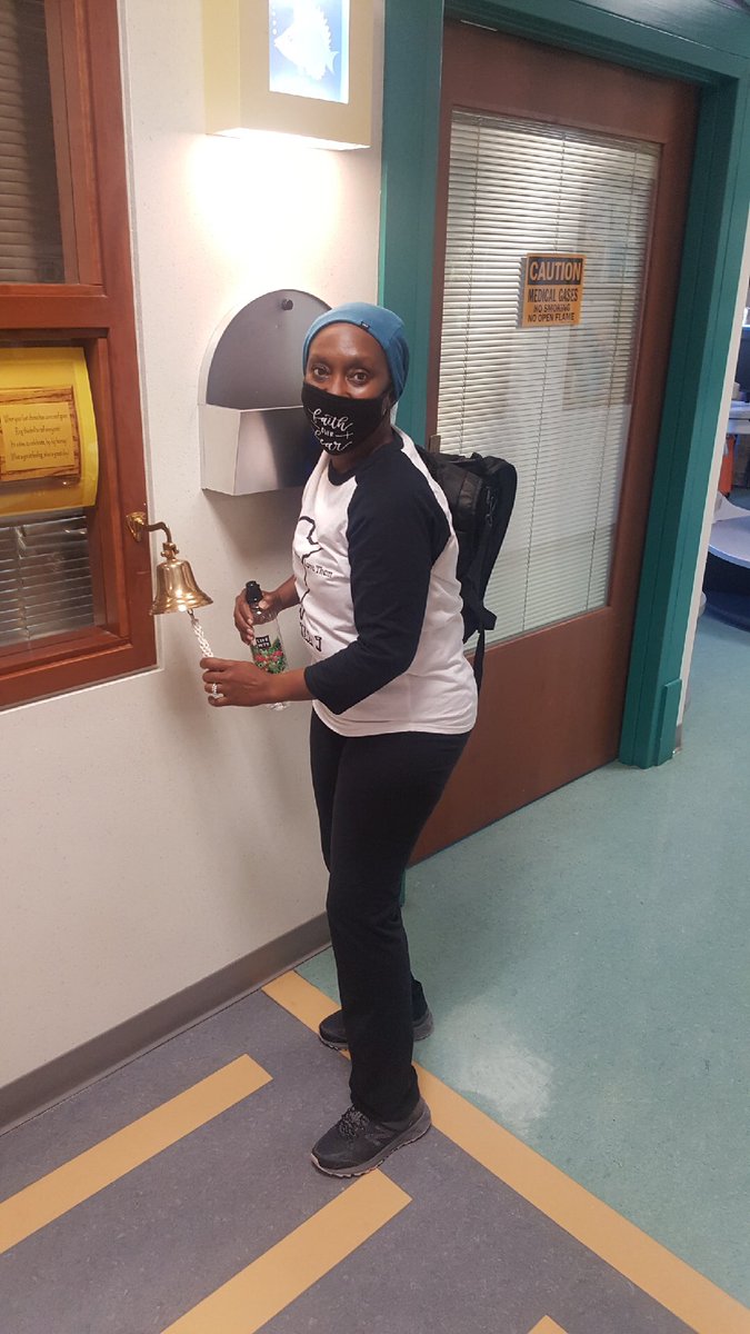 lil_kaaayyy's tweet image. In october of 2019, This woman right here, my mother was diagnosed with cancer. this journey has been rough ! Through the tears, the pain, and many other obstacles my baby did it. Today June 18th, you rang the bell in victory!! The day we all have been waiting for. I love you❤️❤️
