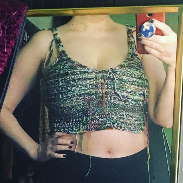 InsomniaKnits's tweet photo. There is a not-insignificant part of me that’s tempted to leave all the yarn ends on my #frameworkbralette as a haphazard fringe. 🤔 https://t.co/nErrSZ6pNm #insomniaknitting https://t.co/4XbEzcBXJ9