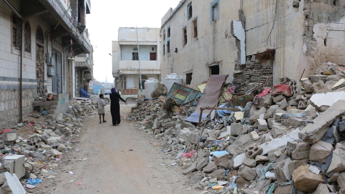 With #COVID19, #refugees and  other forcibly displaced children,  migrant children, children with disabilities, girls, street children, and other marginalised and crisis-affected young people are at risk of never returning to school.  #EiEGenevaHub bit.ly/3fwLyL0