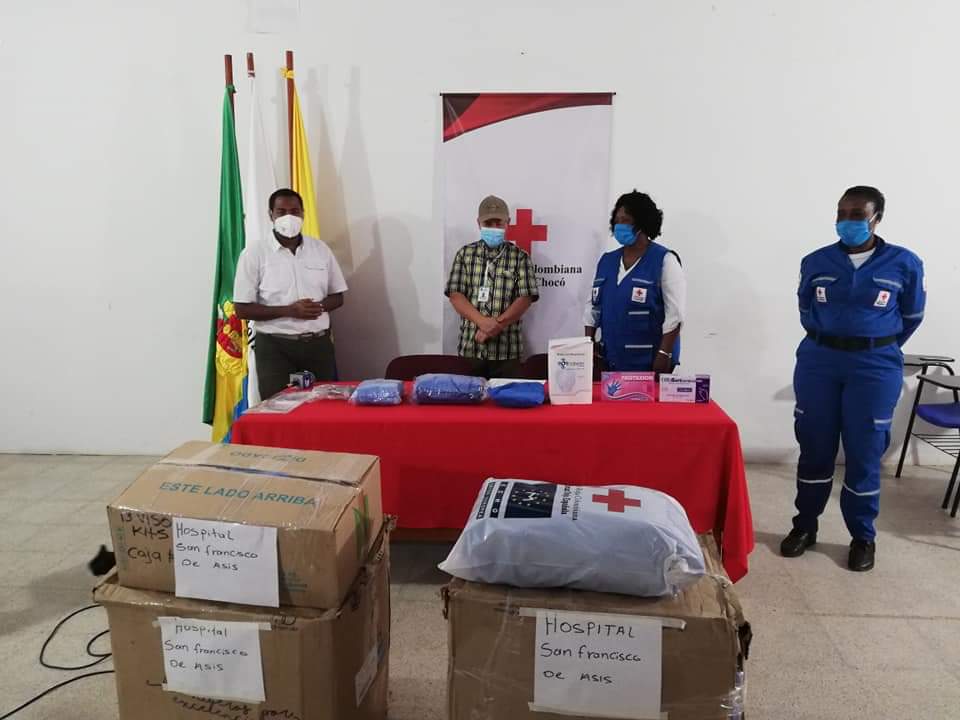 DonatonChocoGr's tweet photo. "Hoy hicimos entrega de los equipos de bioseguridad para el personal asistencial del Hospital Departamental San Francisco de Asís de la ciudad de Quibdó, en el marco de la #GRANDONATONCHOCÓ liderada por la Cruz Roja 🇨🇴 y la Diócesis de Quibdó" - Cruz Roja Seccional Chocó https://t.co/JicAA5sKEg