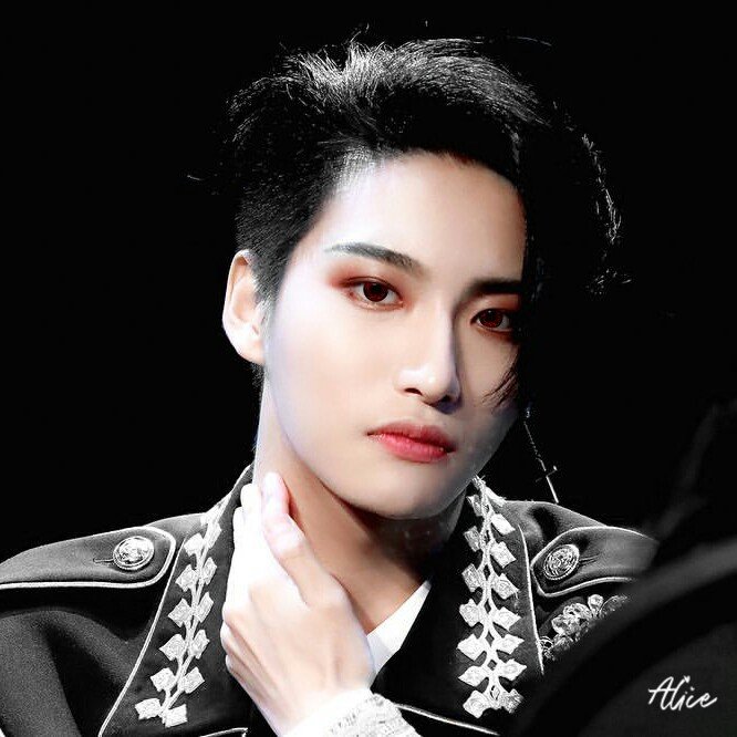 _ateenagerz's tweet photo. .                   ┆Park Seonghwa as
                     Sebastian Michaelis┆

❝La presa es engañada con dulces palabras y arrastrada a la oscuridad, para no percatarse del poder que oculta el demonio. Hábilmente. Dulcemente❞

#ATEEZ  #에이티즈 @ATEEZofficial #SEONGHWA https://t.co/64l2xPPd4X