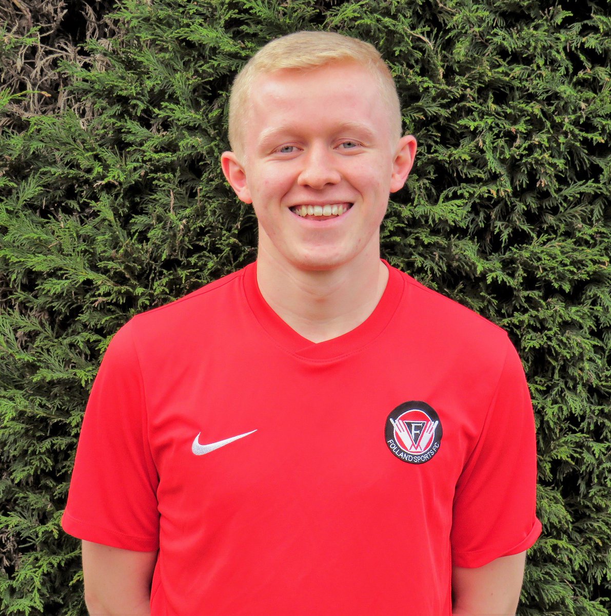 FollandsR's tweet photo. Delighted to announce the signing of our defensive midfielder @simmonds_matt who has put pen to paper for his 9th season with the club #loyalty #planemakers #firstsigning https://t.co/YVnXUAn09V