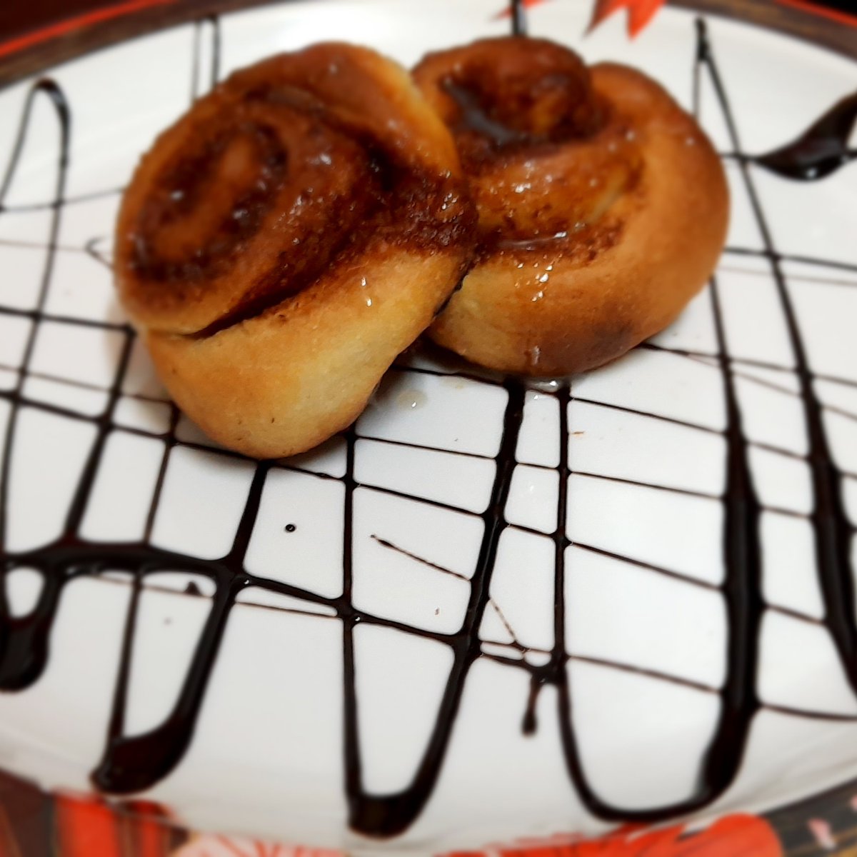 __Namira's tweet photo. Cinnamon Rolls 🤤
#food #foodporn #foodphotography #foodie #cooking #cook #kitchen #baking #bakinglove #bakingcooking #cinnamonrolls #cinnamon #cinnamonbuns #cookingisart #cookingislove #bakinglife #roll #rolls #foodpics #foodies https://t.co/l2DJPg0hhx